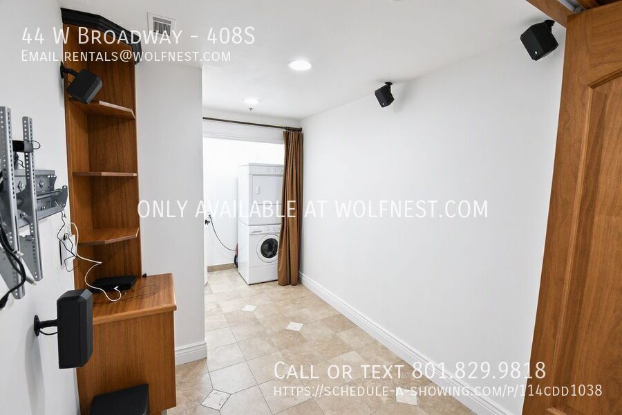 Luxurious 1 Bed Downtown Condo! No Deposit Option! property image