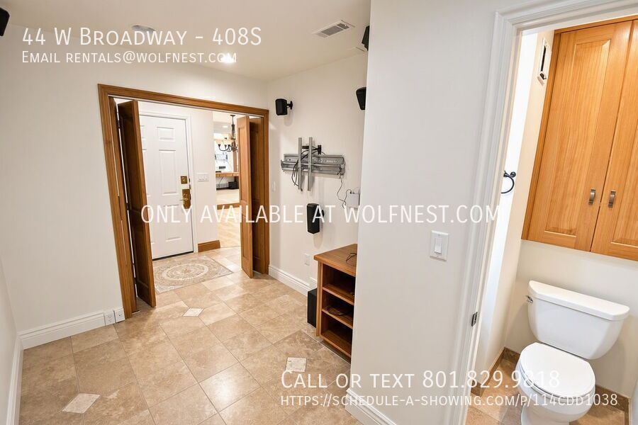 Luxurious 1 Bed Downtown Condo! No Deposit Option! property image