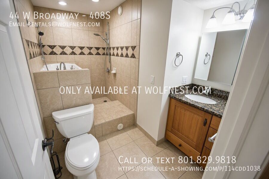 Luxurious 1 Bed Downtown Condo! No Deposit Option! property image