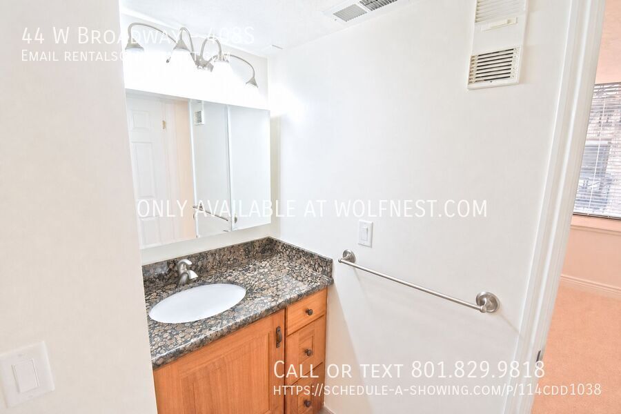 Luxurious 1 Bed Downtown Condo! No Deposit Option! property image