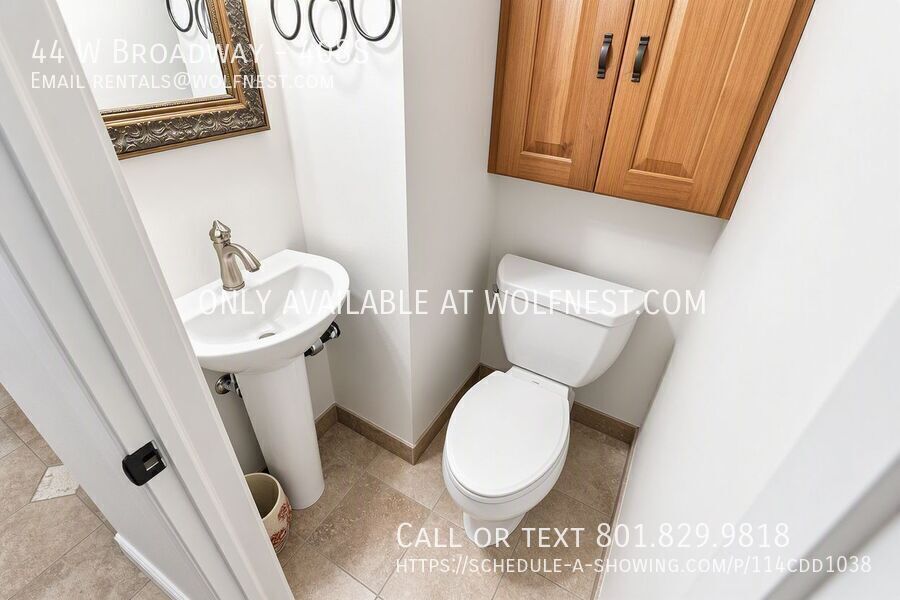 Luxurious 1 Bed Downtown Condo! No Deposit Option! property image