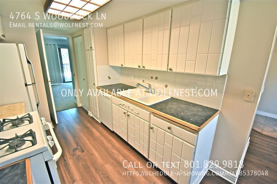 Stunning 2 Bed Holladay Townhome! No Security Option! property image