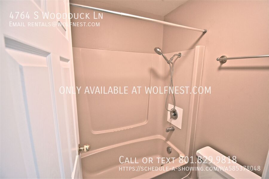 Stunning 2 Bed Holladay Townhome! No Security Option! property image