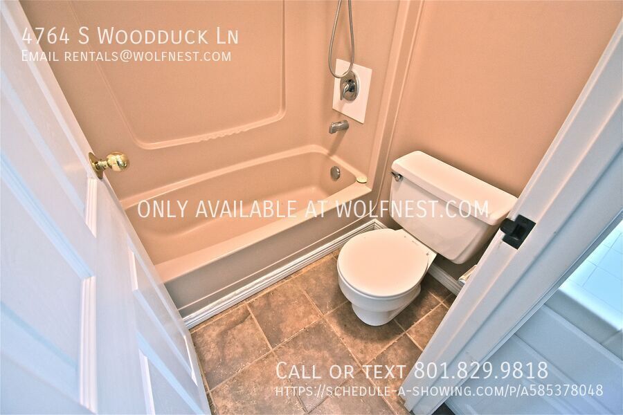 Stunning 2 Bed Holladay Townhome! No Security Option! property image