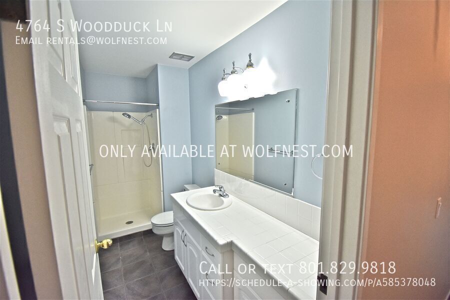 Stunning 2 Bed Holladay Townhome! No Security Option! property image