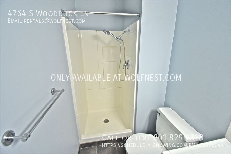 Stunning 2 Bed Holladay Townhome! No Security Option! property image
