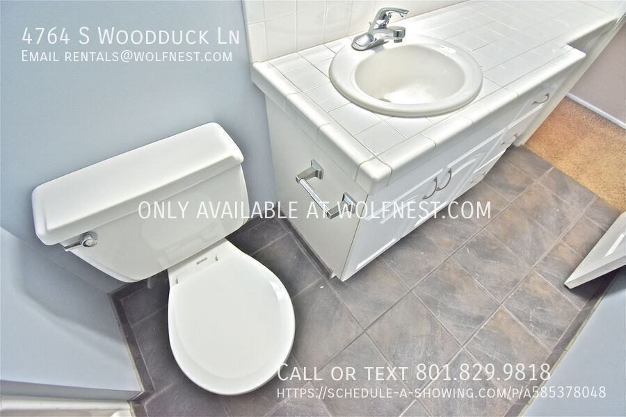 Stunning 2 Bed Holladay Townhome! No Security Option! property image