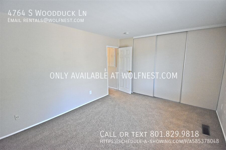Stunning 2 Bed Holladay Townhome! No Security Option! property image