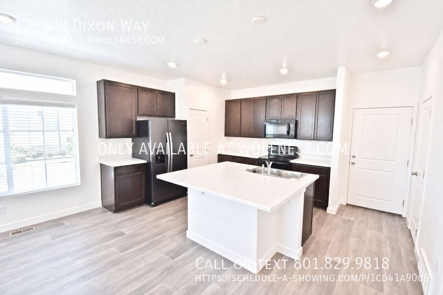 Gorgeous 4 Bed Lehi Townhome! No Deposit Option! property image