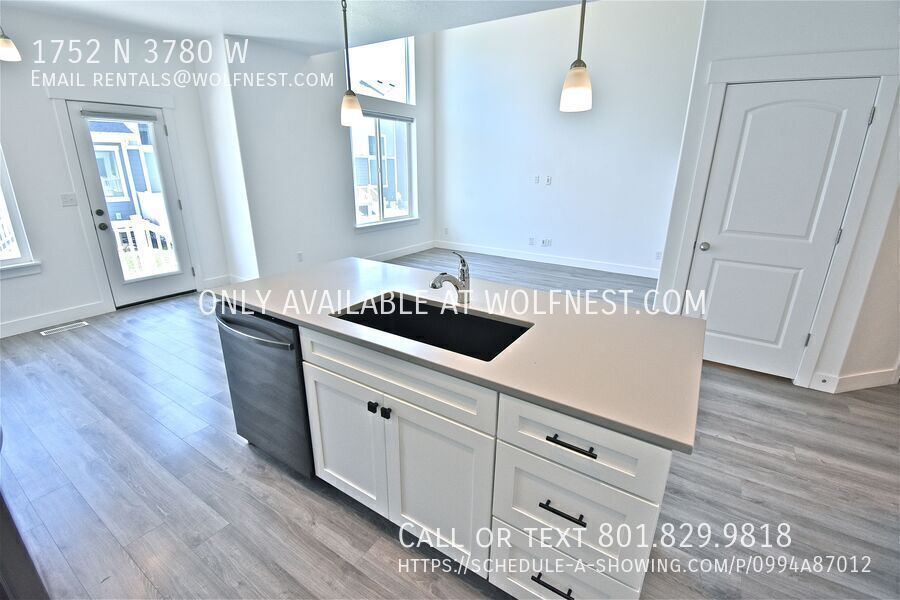 Stunning 4 Bed Lehi Townhome! No Deposit Option! property image