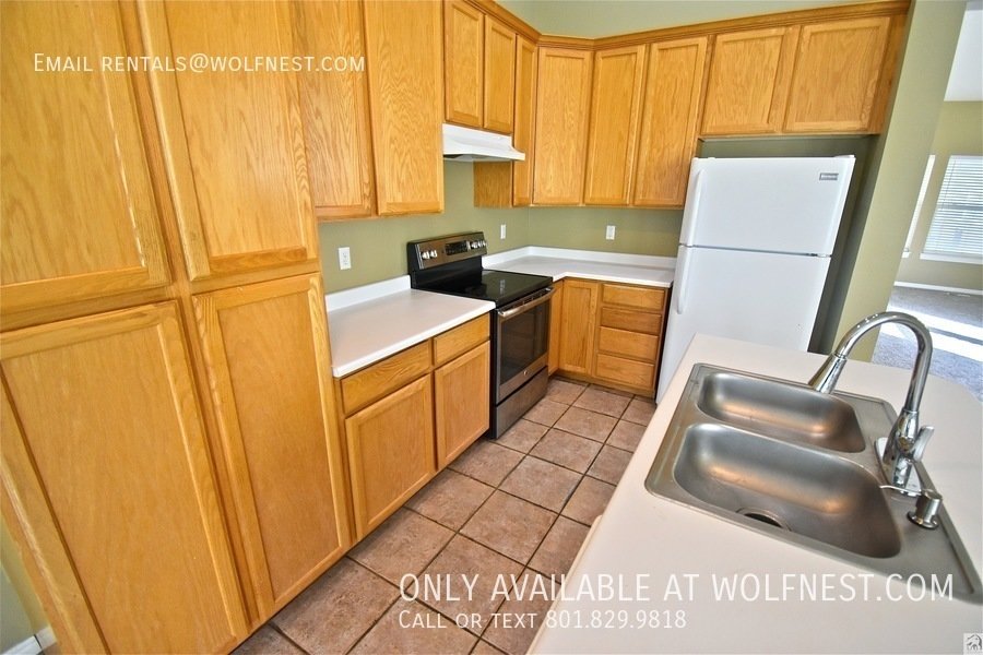 Spacious 4 Bedroom Draper Home with 2 Kitchens! No Deposit Option! property image