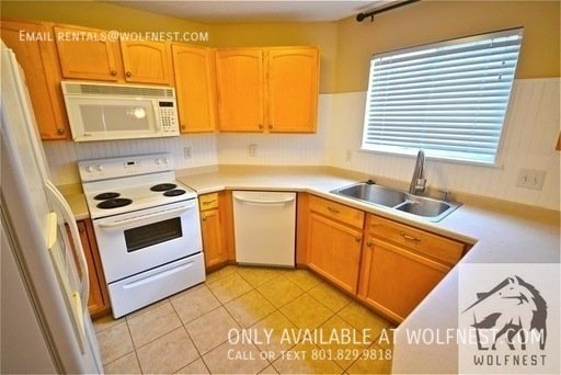 Immaculate 3 Bed West Valley Condo! No Deposit Option! property image