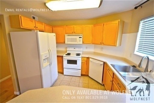 Immaculate 3 Bed West Valley Condo! No Deposit Option! property image