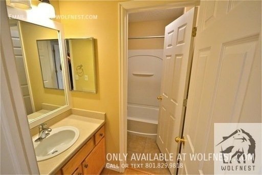 Immaculate 3 Bed West Valley Condo! No Deposit Option! property image