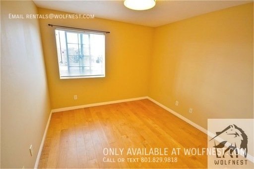 Immaculate 3 Bed West Valley Condo! No Deposit Option! property image