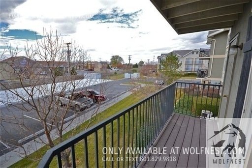 Immaculate 3 Bed West Valley Condo! No Deposit Option! property image