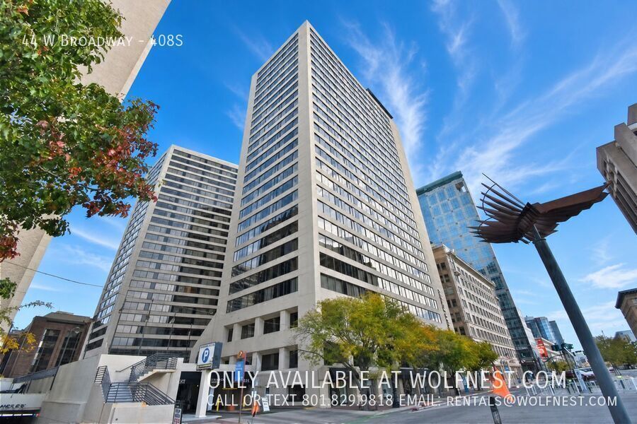 Luxurious 1 Bed Downtown Condo! No Deposit Option! property image