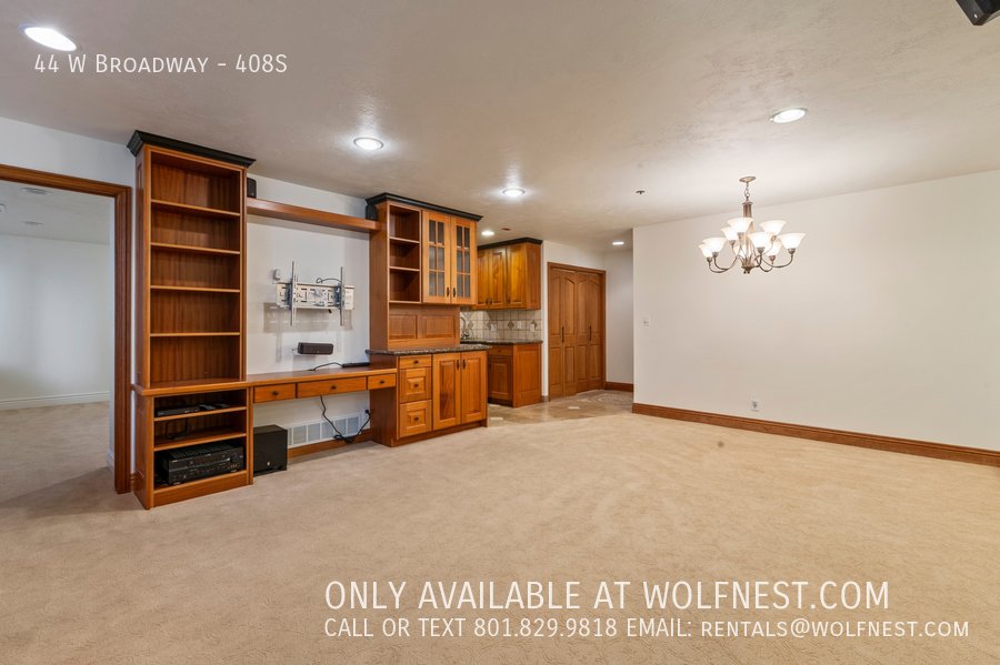 Luxurious 1 Bed Downtown Condo! No Deposit Option! property image