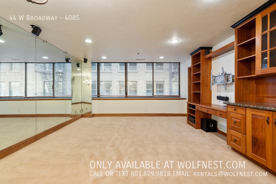 Luxurious 1 Bed Downtown Condo! No Deposit Option! property image