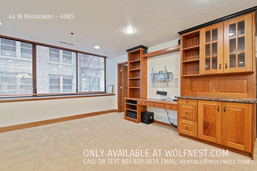Luxurious 1 Bed Downtown Condo! No Deposit Option! property image