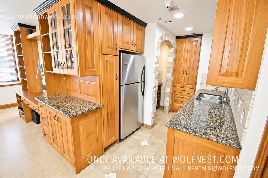 Luxurious 1 Bed Downtown Condo! No Deposit Option! property image