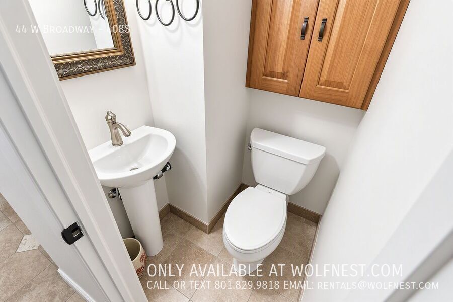 Luxurious 1 Bed Downtown Condo! No Deposit Option! property image