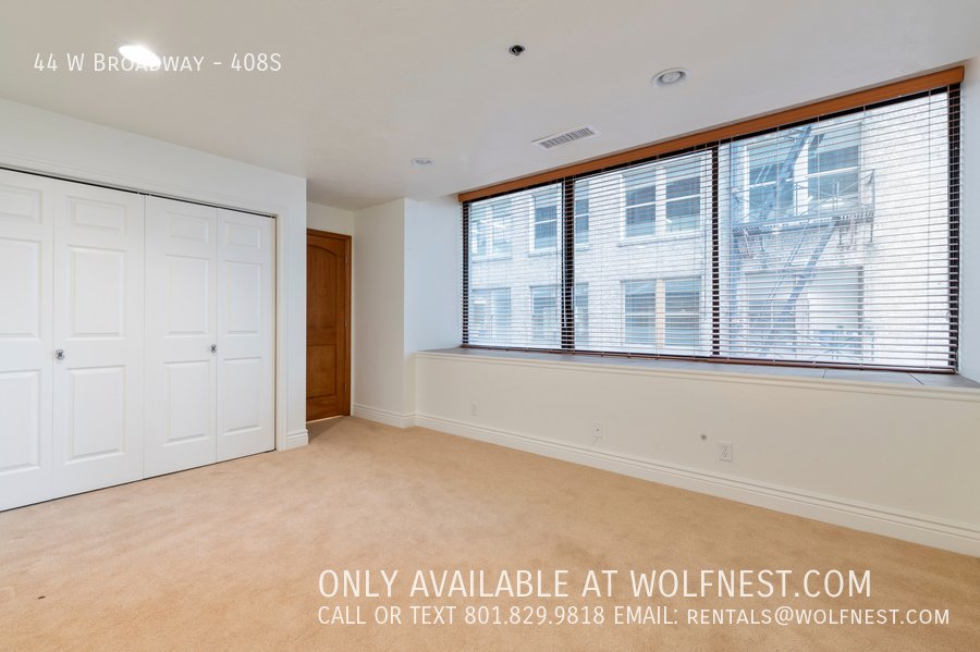 Luxurious 1 Bed Downtown Condo! No Deposit Option! property image