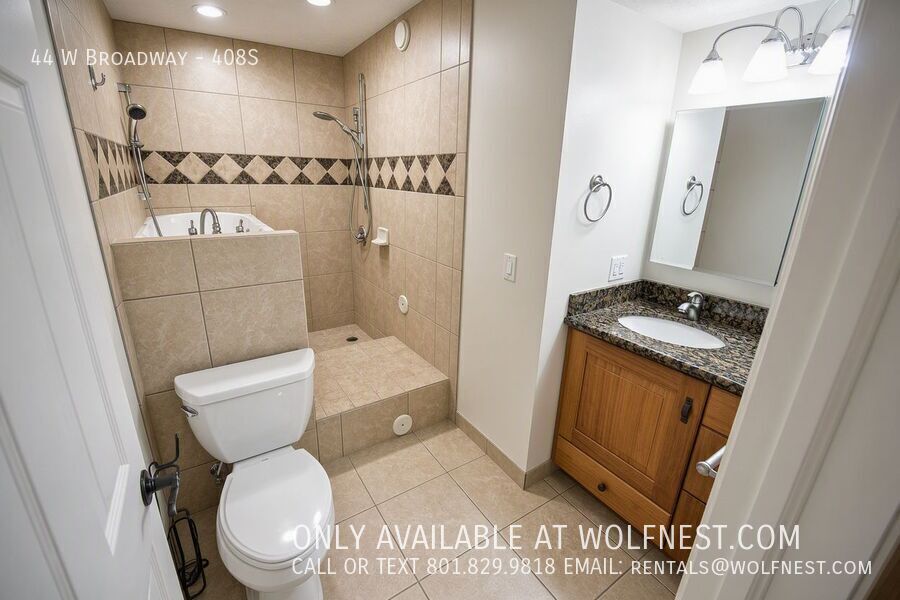 Luxurious 1 Bed Downtown Condo! No Deposit Option! property image