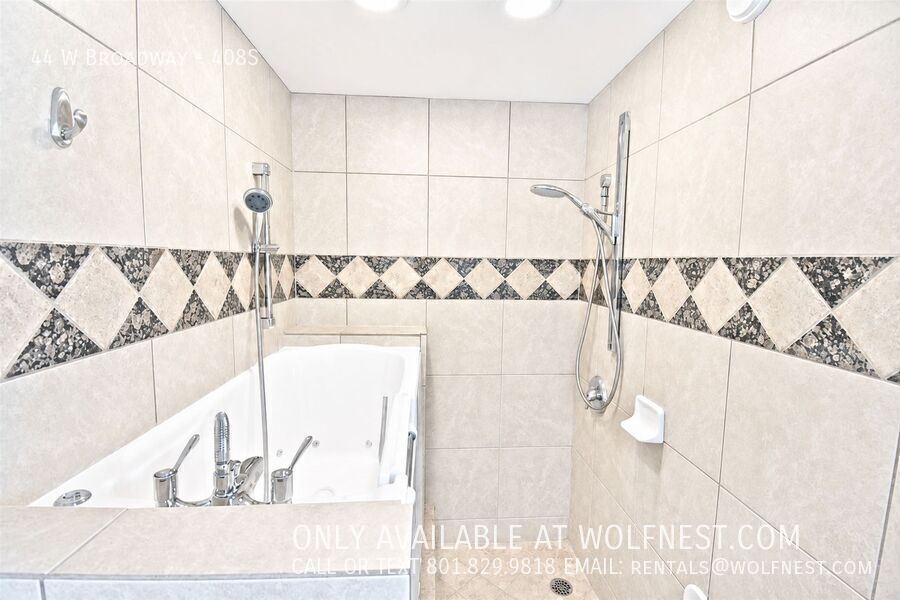 Luxurious 1 Bed Downtown Condo! No Deposit Option! property image