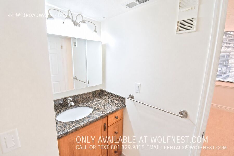 Luxurious 1 Bed Downtown Condo! No Deposit Option! property image