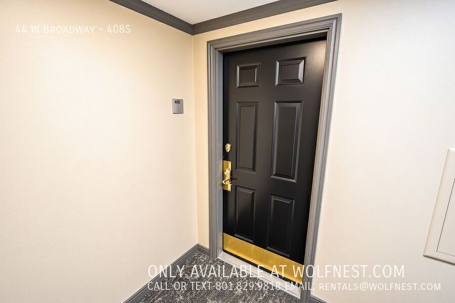 Luxurious 1 Bed Downtown Condo! No Deposit Option! property image