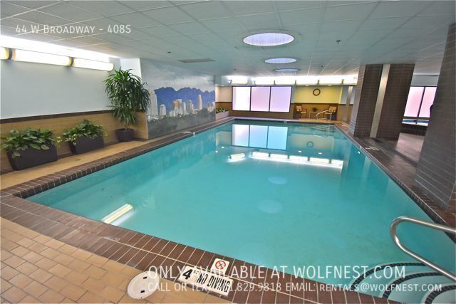 Luxurious 1 Bed Downtown Condo! No Deposit Option! property image