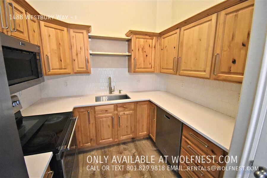 Beautiful 3 Bed Lehi Condo! No Deposit Option! property image