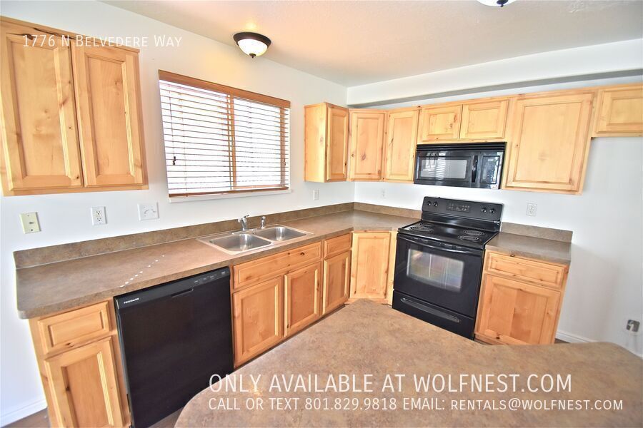 Beautiful 3 Bed Layton Home! No Deposit Option! property image