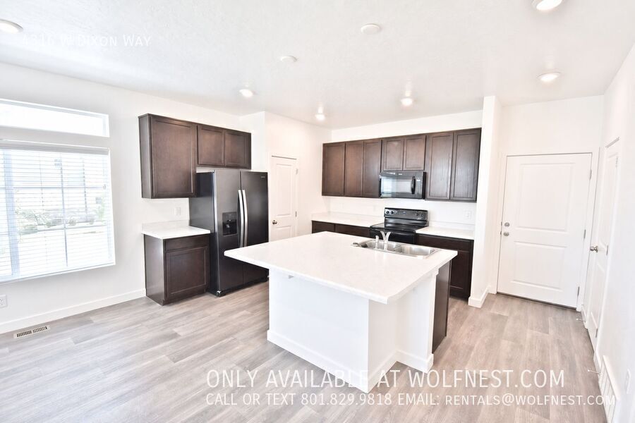 Gorgeous 4 Bed Lehi Townhome! No Deposit Option! property image