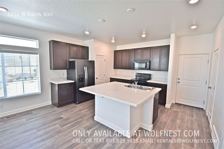 Gorgeous 4 Bed Lehi Townhome! No Deposit Option! property image