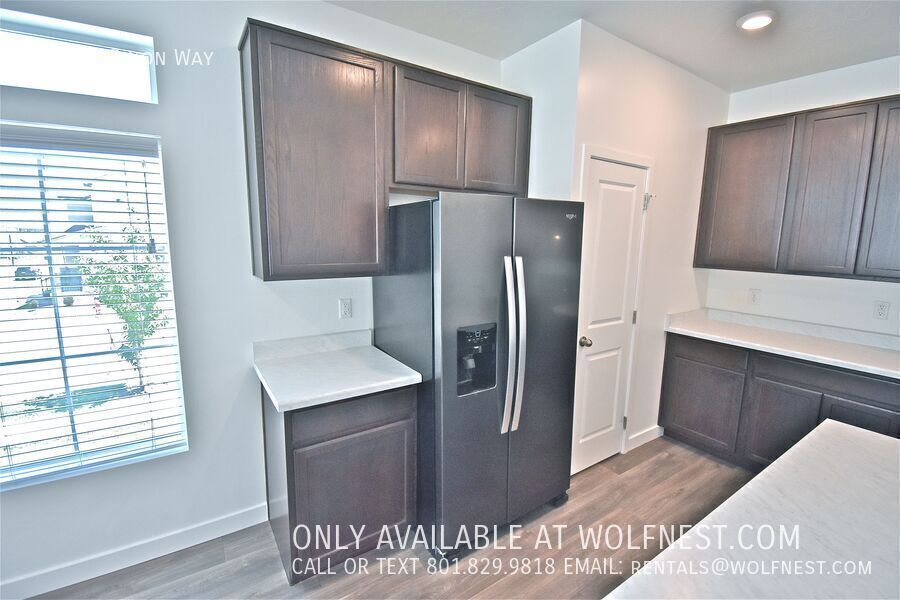 Gorgeous 4 Bed Lehi Townhome! No Deposit Option! property image