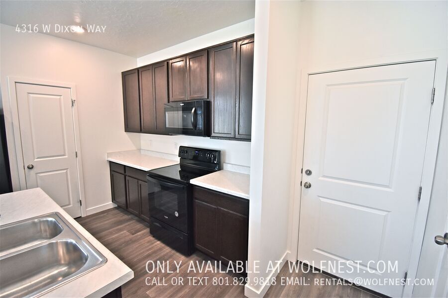 Gorgeous 4 Bed Lehi Townhome! No Deposit Option! property image