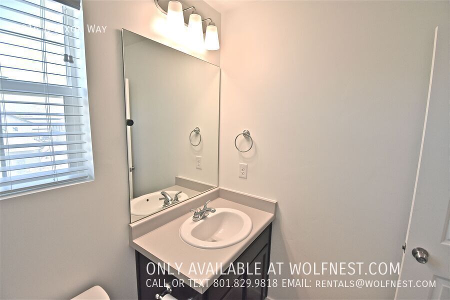 Gorgeous 4 Bed Lehi Townhome! No Deposit Option! property image
