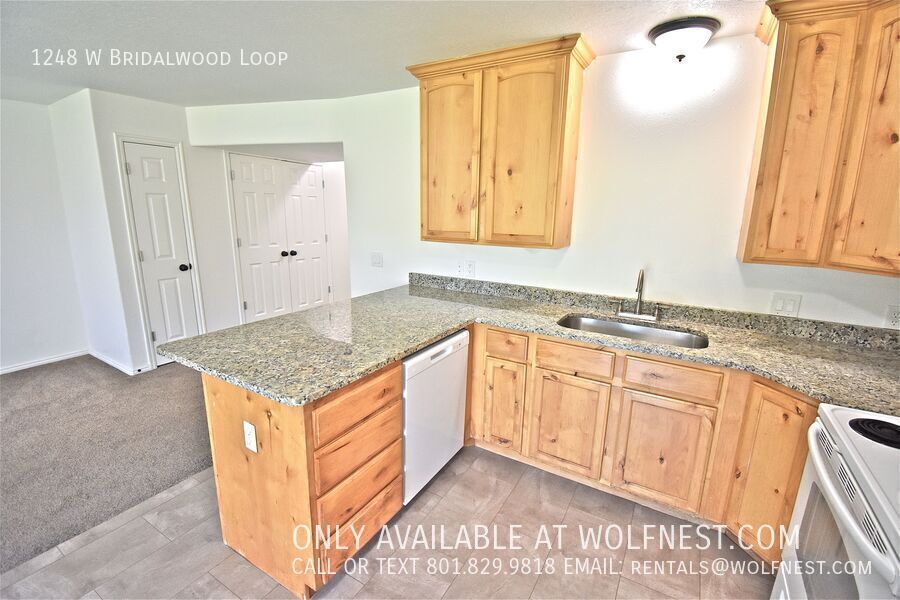 Stunning 3 Bed Lehi Townhome! No Deposit Option! property image