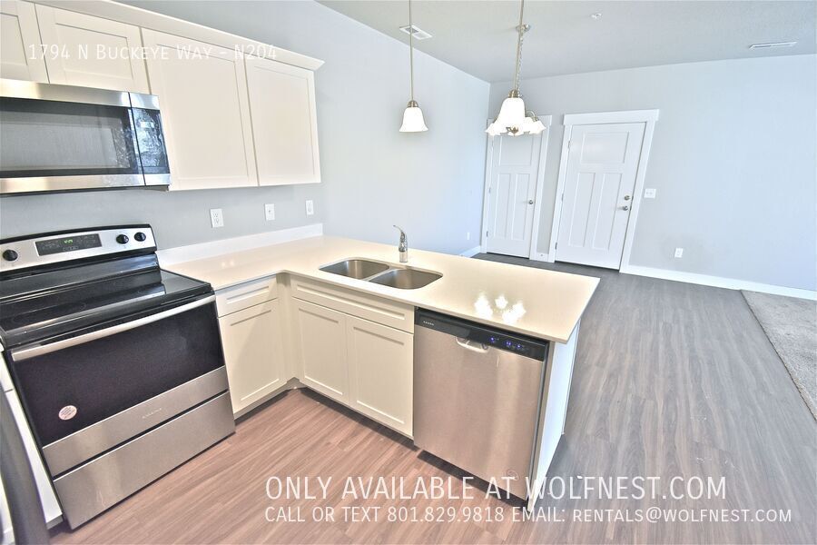Stunning 3 Bed Saratoga Springs Condo! No Deposit Option! property image