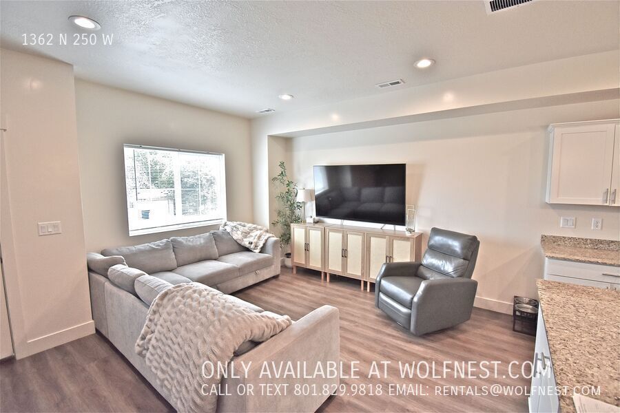 Gorgeous 3 Bed Sunset Townhome! No Deposit Option! property image