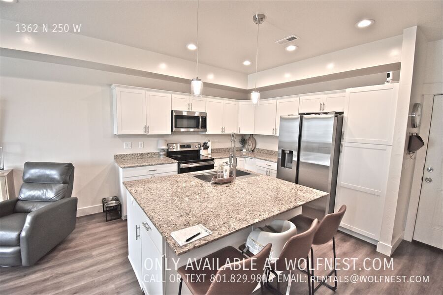 Gorgeous 3 Bed Sunset Townhome! No Deposit Option! property image