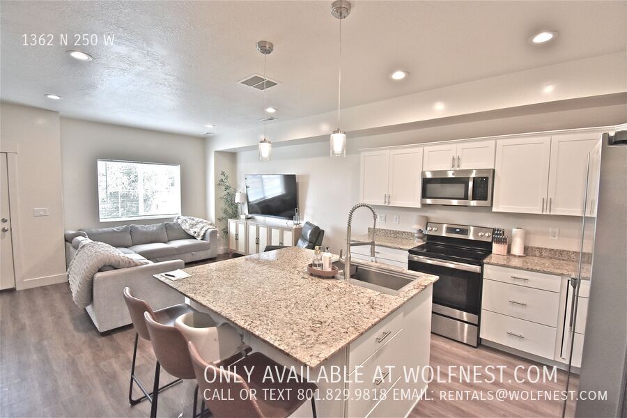 Gorgeous 3 Bed Sunset Townhome! No Deposit Option! property image