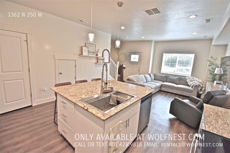 Gorgeous 3 Bed Sunset Townhome! No Deposit Option! property image