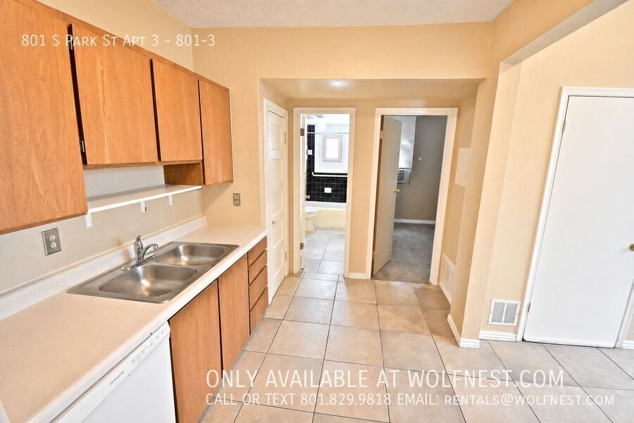Charming 1 Bed Downtown Apt! No Deposit Option! property image