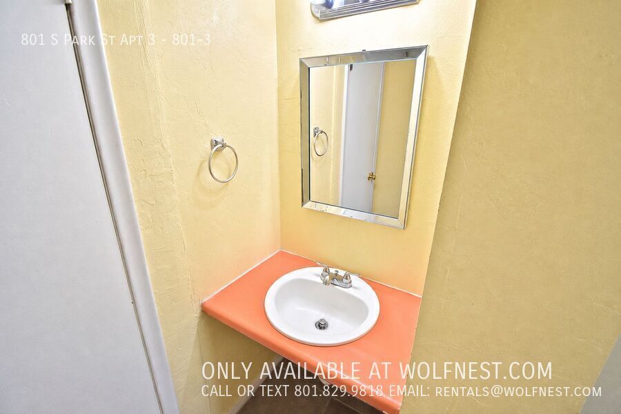 Charming 1 Bed Downtown Apt! No Deposit Option! property image