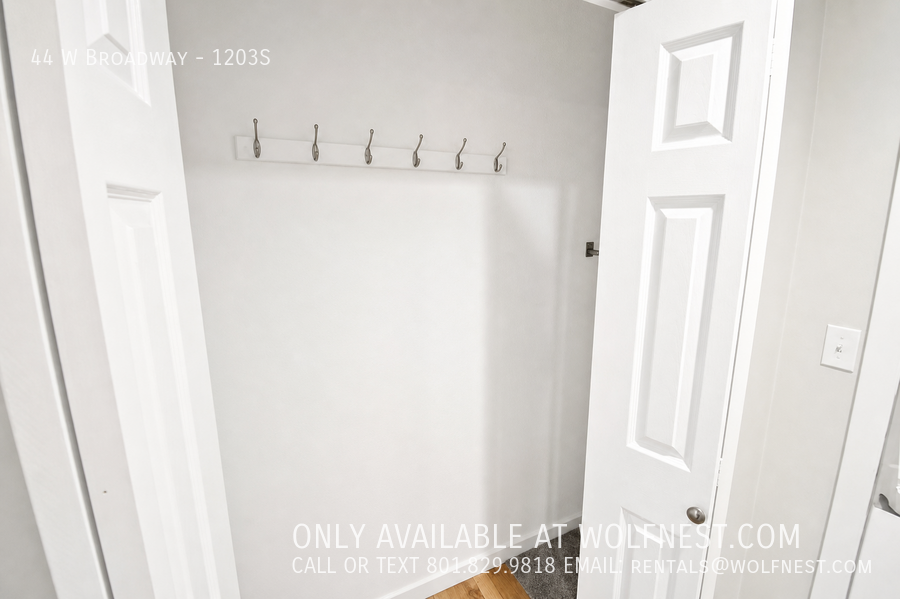 Remodeled 2 Bed Downtown Condo! No Deposit Option! property image
