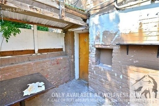No Deposit Option! Cozy 1 Bed Downtown Basement Unit property image