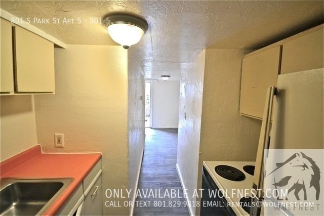 No Deposit Option! Cozy 1 Bed Downtown Basement Unit property image